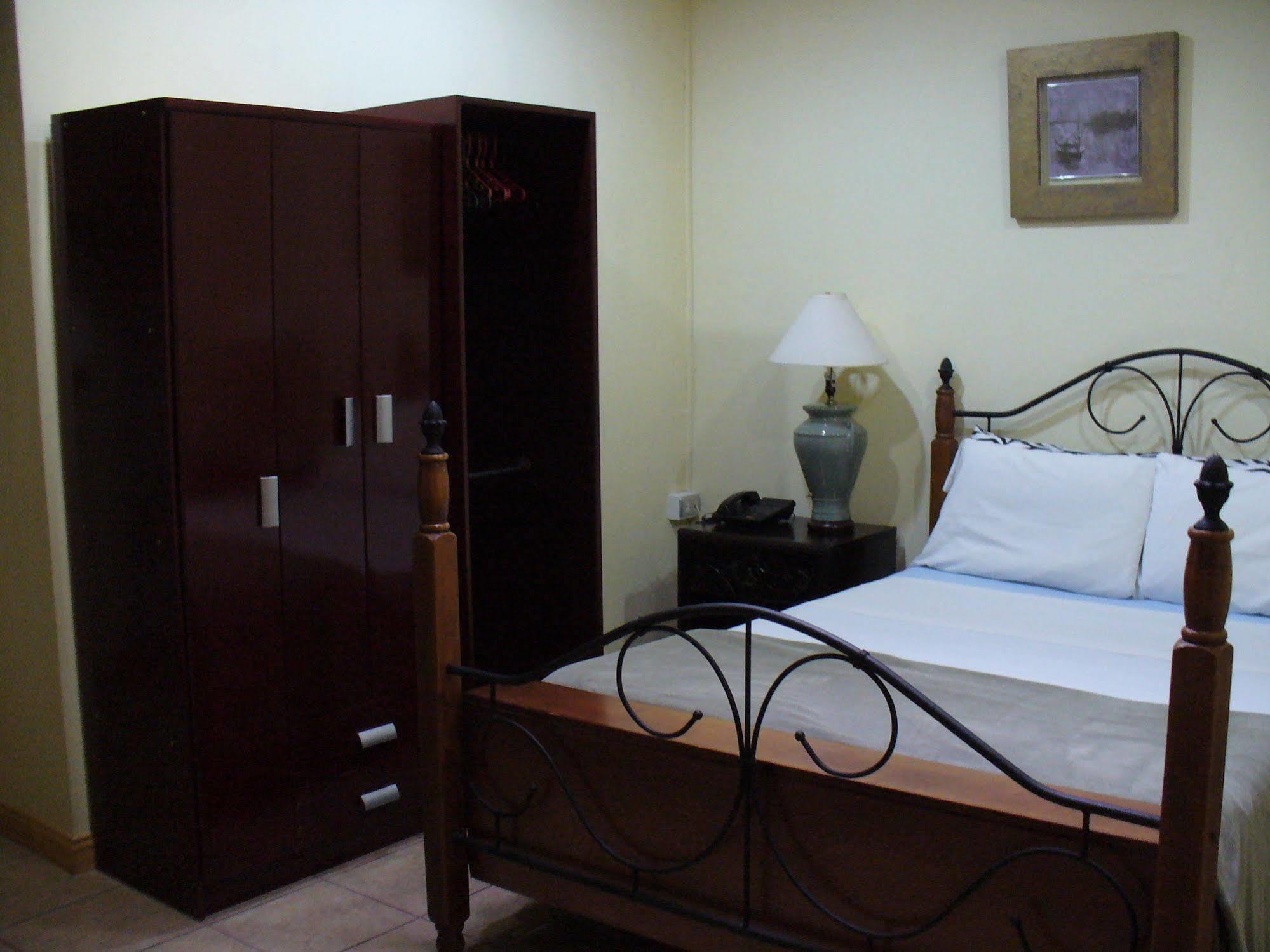 Apartotel Don Francisco San José Esterno foto