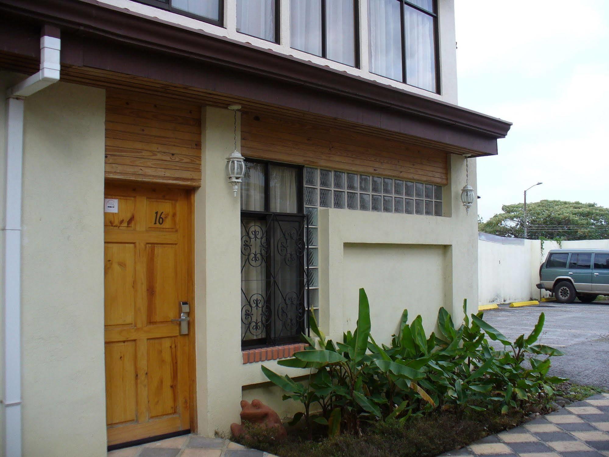 Apartotel Don Francisco San José Esterno foto